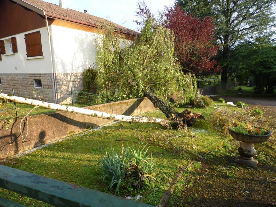 Dégâts à Sault-Brénaz (Ain), suite à l'orage du 3 août 2014. (c) page Facebook des Anciens Elèves de Sault-Brénaz
